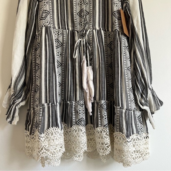 Hemant & Nandita Anew Dress in Black - Picture 5 of 16